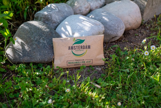Ansprechendes Design von Amsterdam Herbal im Tabakbeutel
